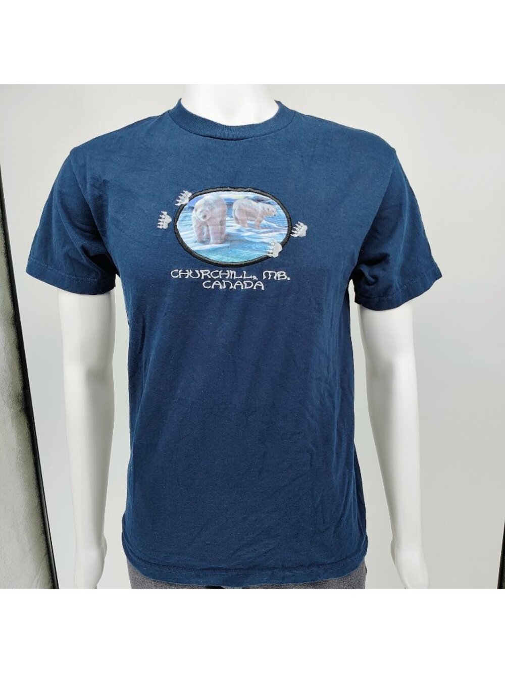 Made in Canada Churchill, Manitoba Polar Bears Embroidered Graphic T-Shirt (M)